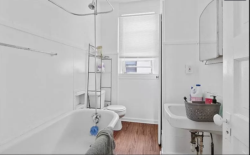 Bathroom View - 1960 Crafton Blvd