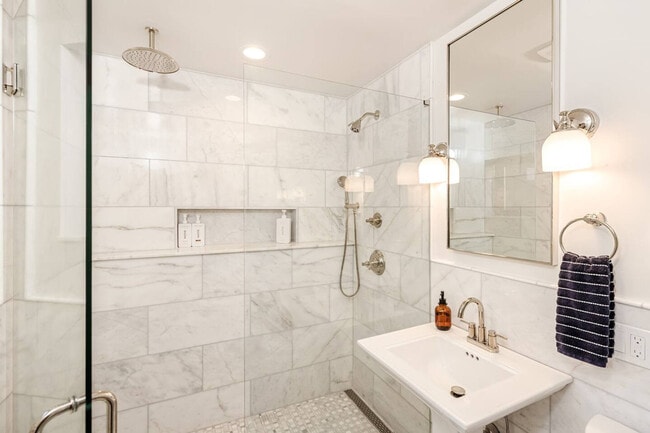 Building Photo - 1326 Broadway