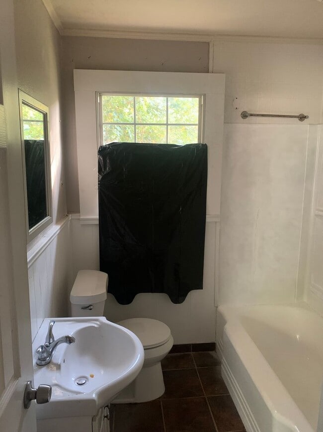 Building Photo - 233 E Jordan St