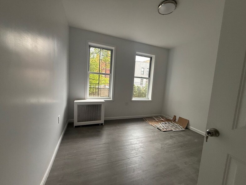 Building Photo - 25-45 44th Street, 2F