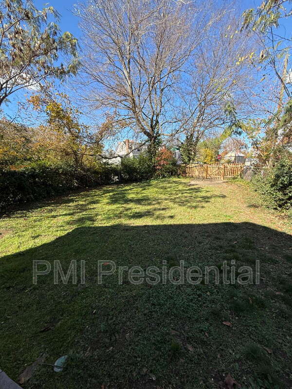 Building Photo - 2859 Lawson St