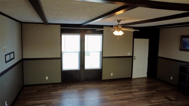 Building Photo - 17310 State Hwy 95