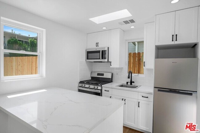 Building Photo - 508 E Palmer Ave
