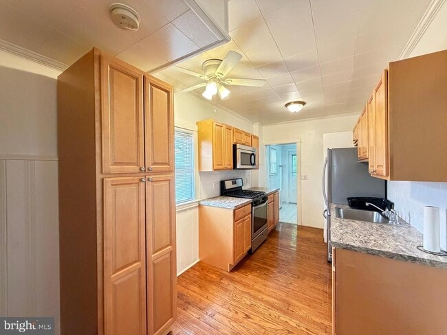 Building Photo - 1087 Buttonwood Ave