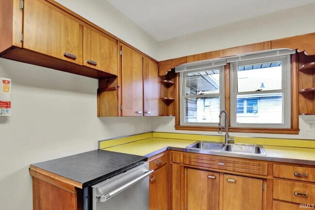 Building Photo - 905 S Henderson St