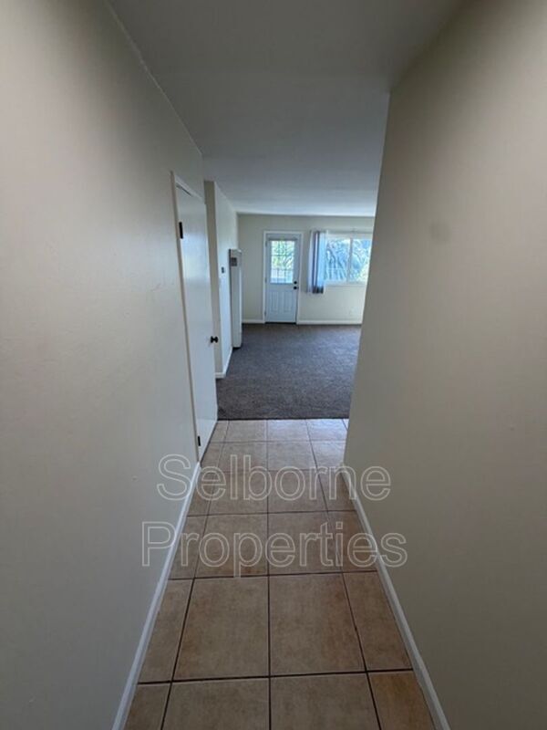 Building Photo - 407 Fairmount Ave