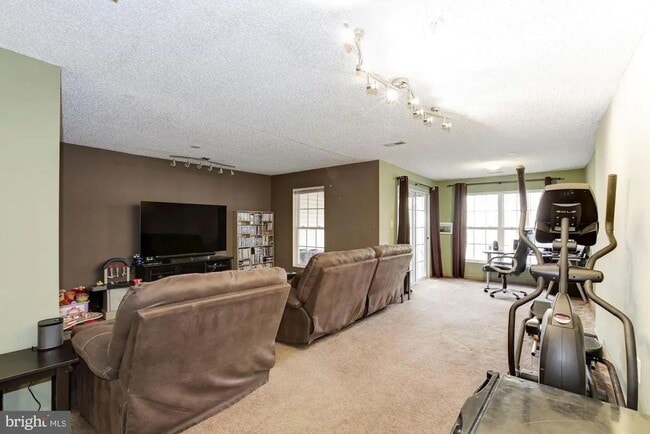 Building Photo - 208 Goldsborough Dr