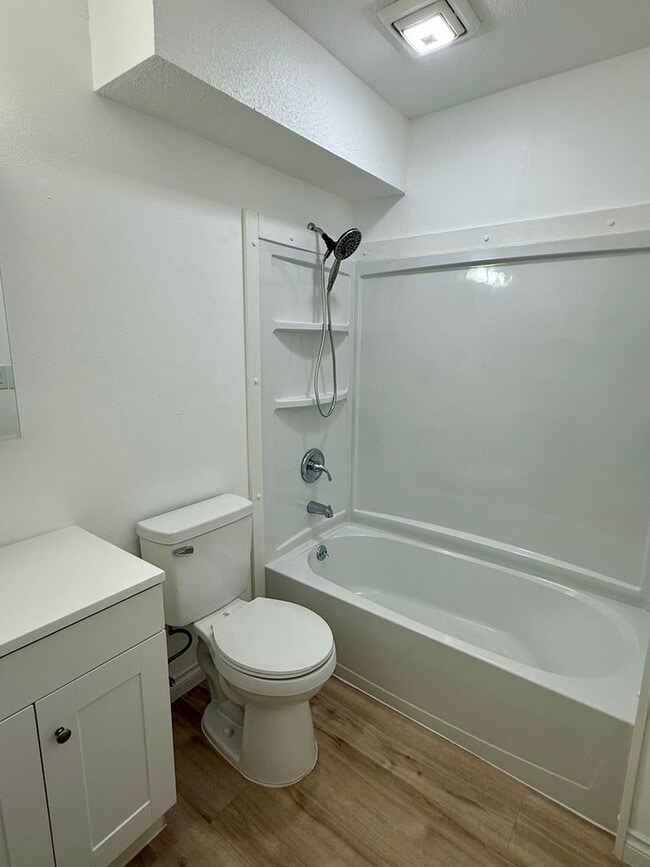 Building Photo - Fully Remodeled 2 Bed | 1 Bath Ground-Level Condo – No Stairs!