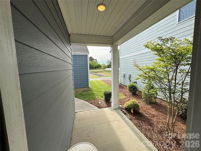 Building Photo - 335 Ladybird Ln