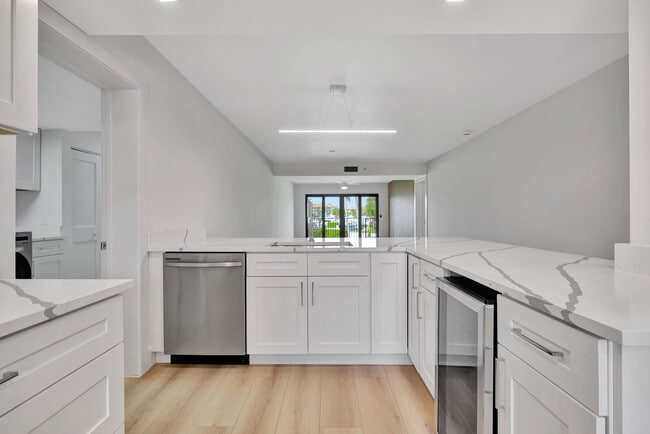 Building Photo - 501 Seafarer Cir