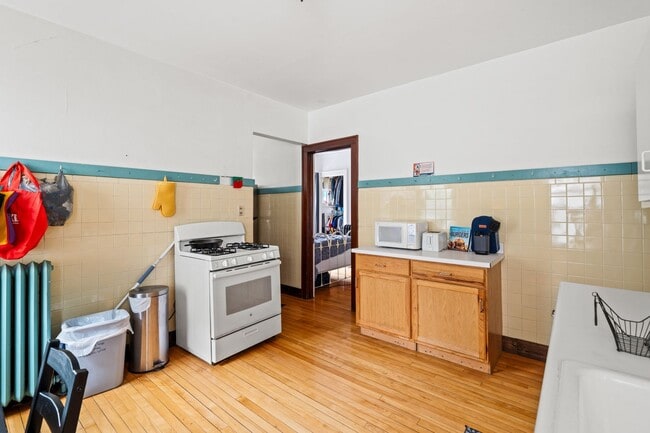 Building Photo - Murray Lower Flat