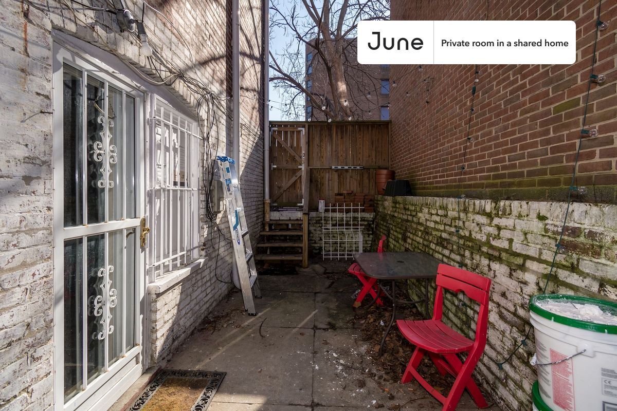 Building Photo - Room in Shared 3 bed/2 bath home