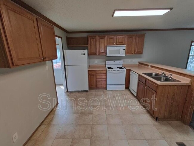 Building Photo - 613 Sunshine Dr