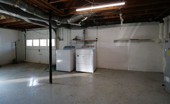 Building Photo - 5611 Windy Hill Dr