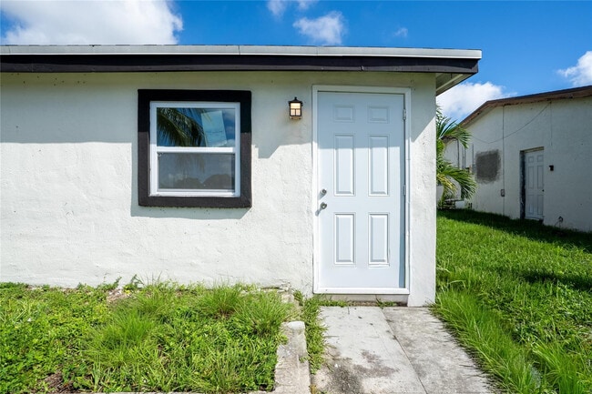 Building Photo - 2941 NW 11th Ct