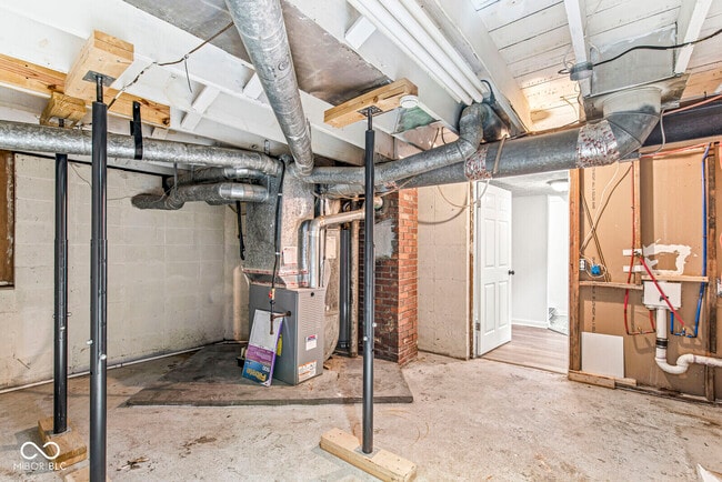 Building Photo - 5305 Evanston Ave