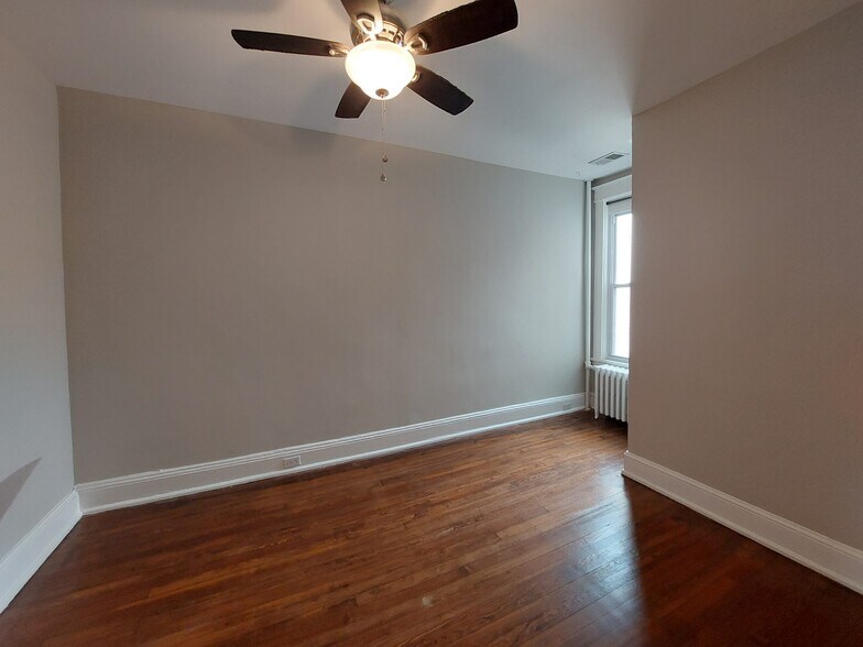 Building Photo - 1330 G St SE