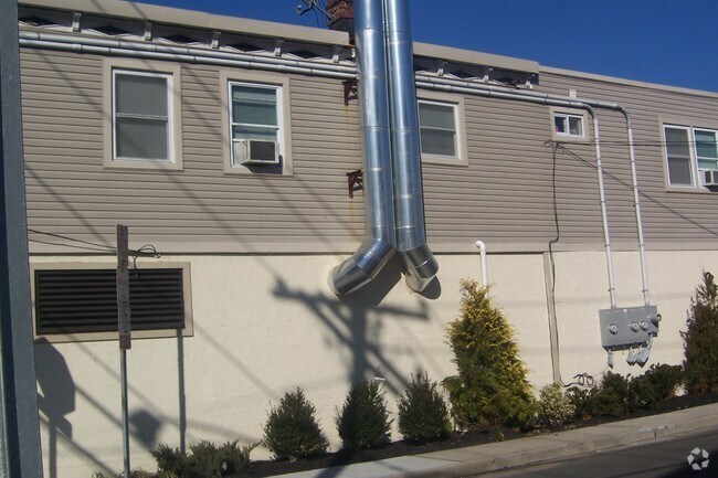 Building Photo - 226 Lawrence Ave