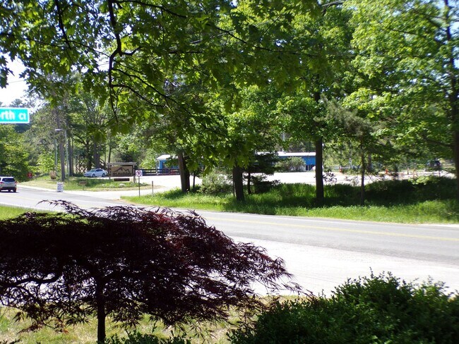 Building Photo - Move-In Ready Home Across from Ski Hill