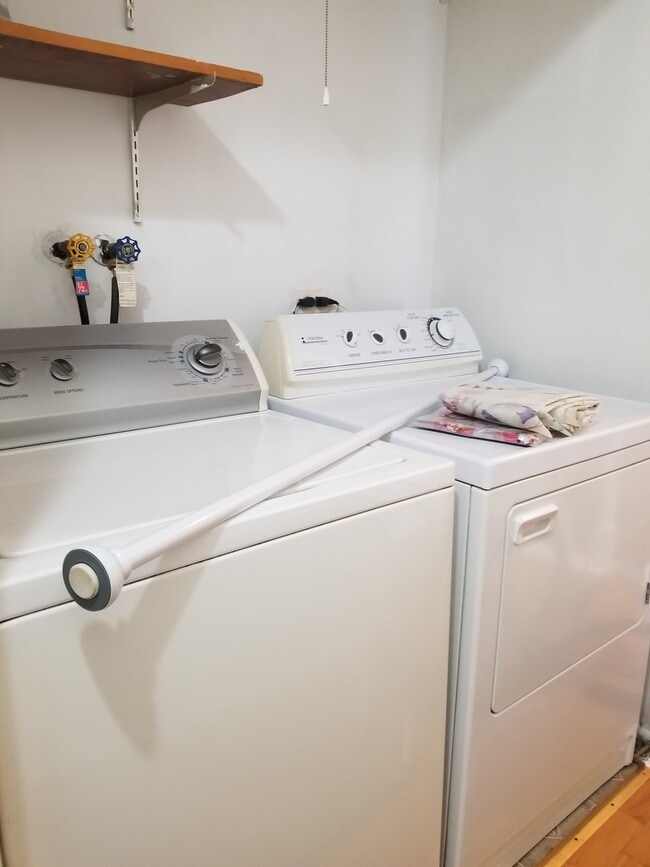 Building Photo - 333 Jefferson Ct