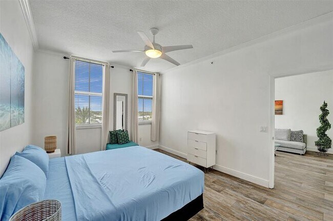 Building Photo - 2401 NE 65th St