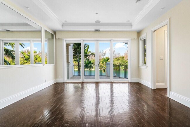 Building Photo - 549 NE 19th Ave