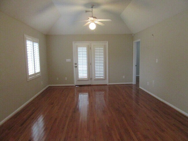 Building Photo - 937 Tiffany Ln