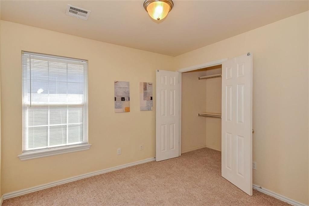 Building Photo - 913 Eagle Cliff Dr