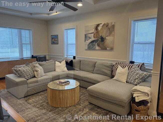 Building Photo - 11 Winthrop Ct