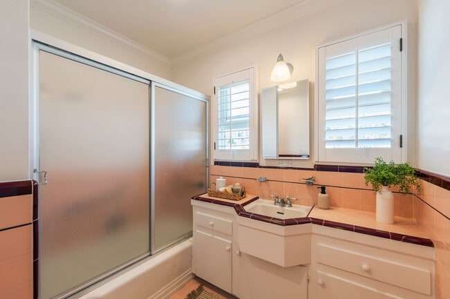 Building Photo - 426 Vía La Selva