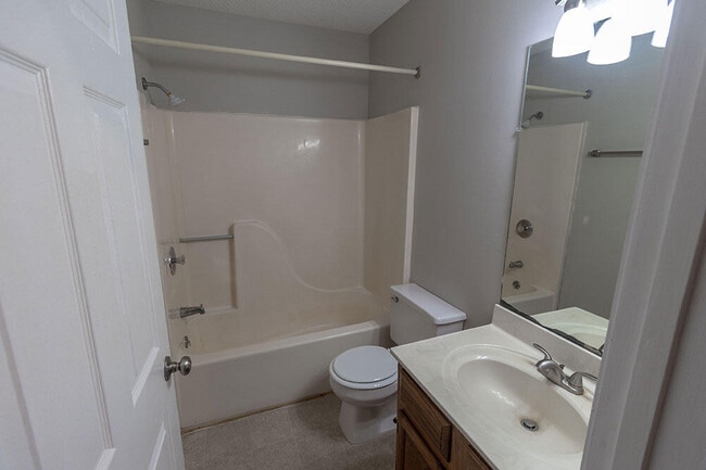 Building Photo - 3602 Hermitage Rd