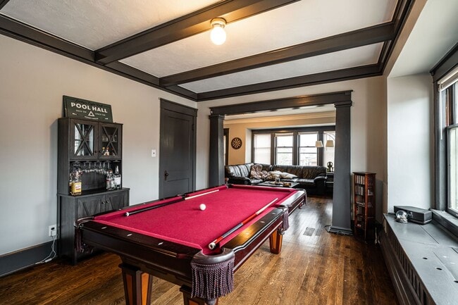 Building Photo - Kenwood flat across from UWM