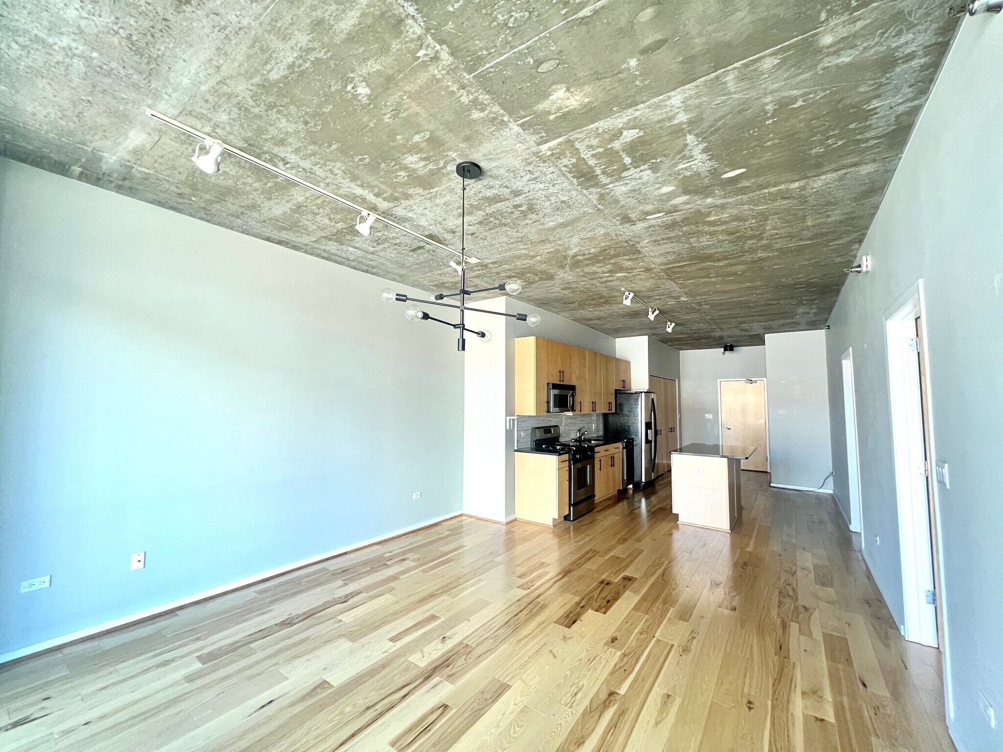 Building Photo - 321 S Sangamon St