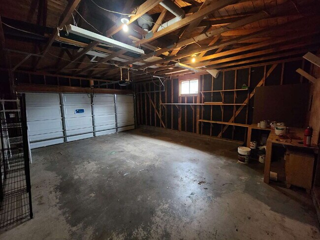 Building Photo - Spacious 5 Bed Home with Finished Basement, Multiple Living Areas & Private Backyard