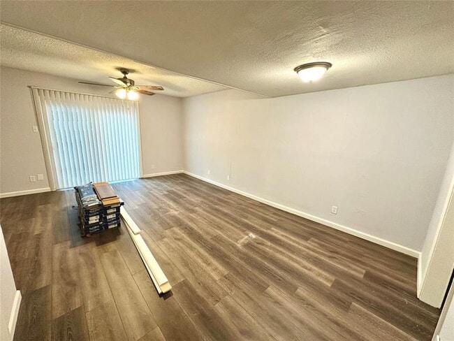 Building Photo - 3822 Southway Dr