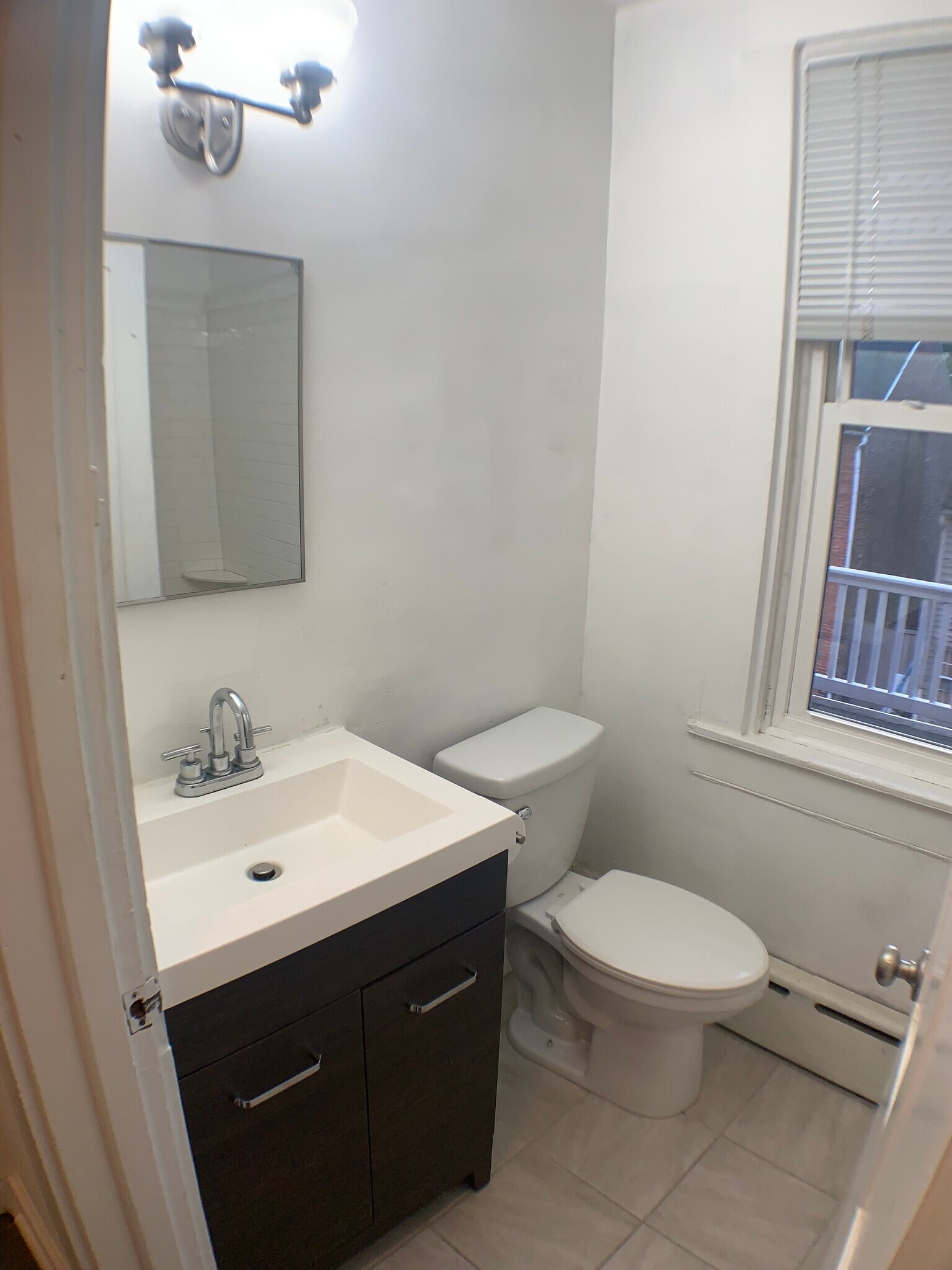 Full bath on 2nd floor - 402 S Lime St