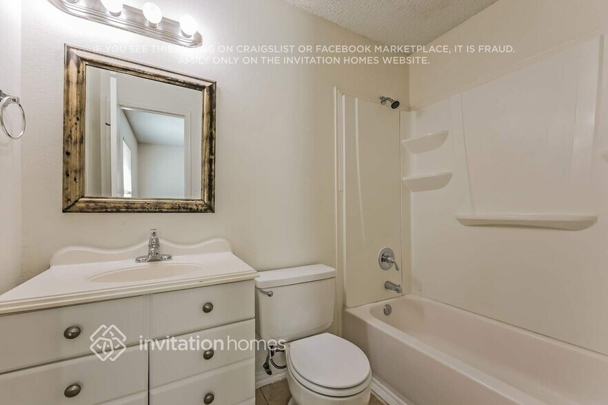 Building Photo - 654 Clover Ln