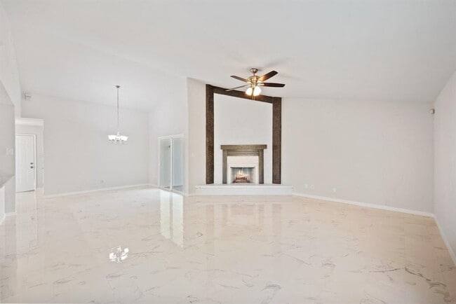 Building Photo - 2215 Overbrook Dr