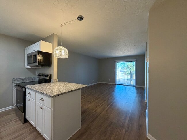 Building Photo - 1128 Southwood Dr