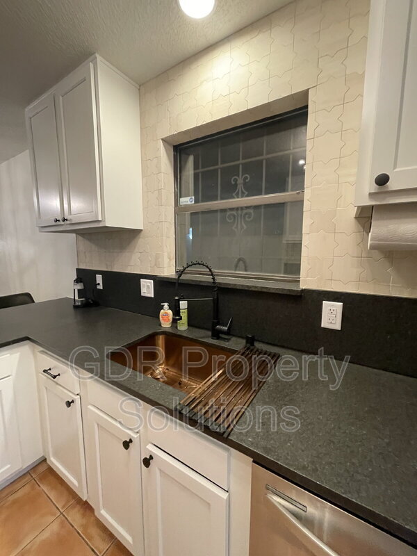 Building Photo - 520 Ortiz Dr NE