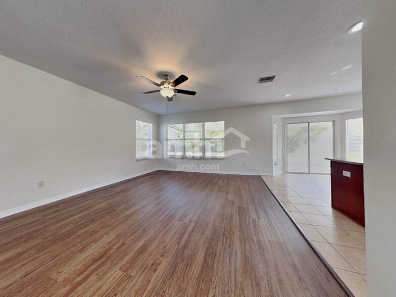 Building Photo - 9848 Edmonton Dr