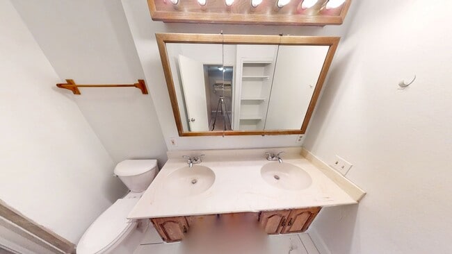 Building Photo - For Rent: Spacious 3BR/2.5BA Condo