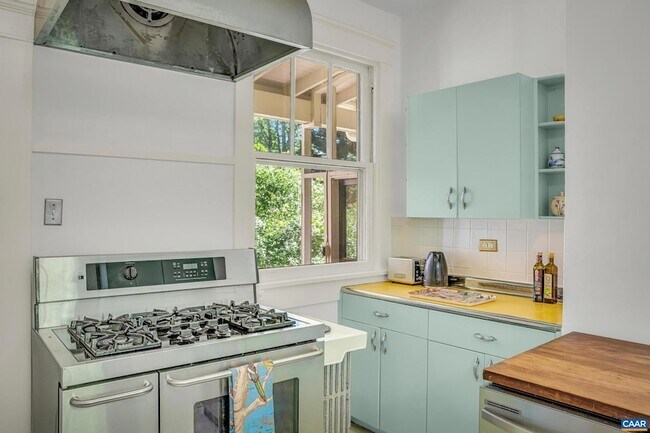 Building Photo - 502 Park Hill