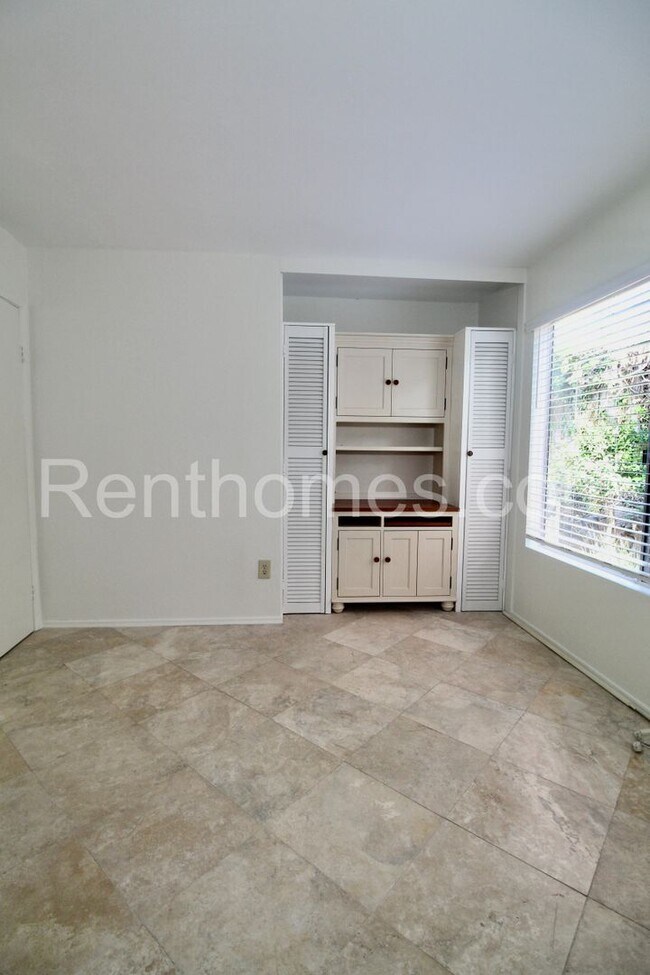 Building Photo - 10258 Grayfox Dr