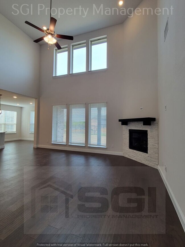 Building Photo - Incredible Brand New 6 Bedroom!!