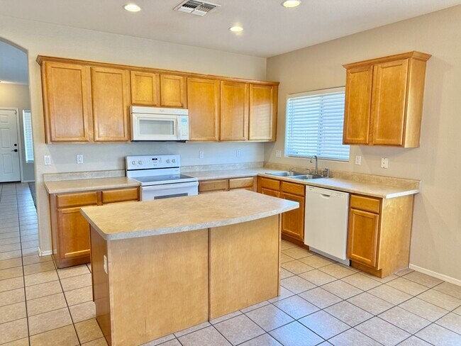 Building Photo - Fantastic 4-Bedroom, 2-Bathroom home For Rent in Avondale!