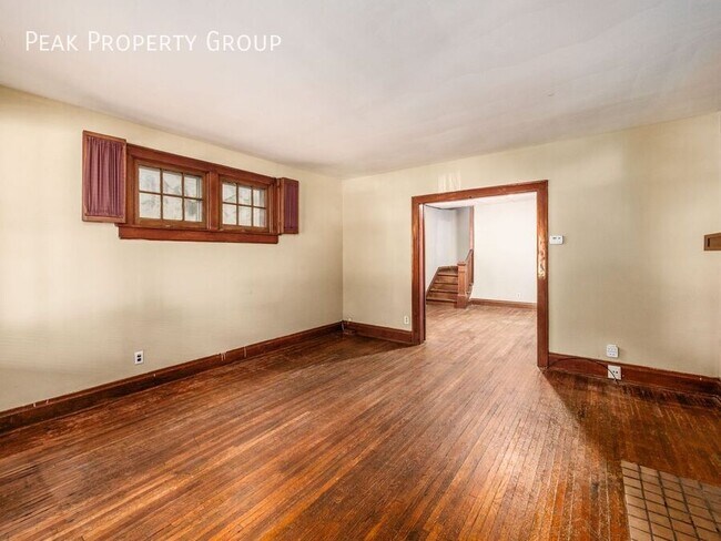 Building Photo - 385 E 13th Ave