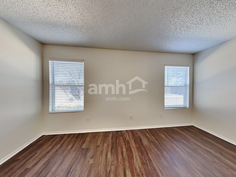 Building Photo - 10136 High Eagle Trail