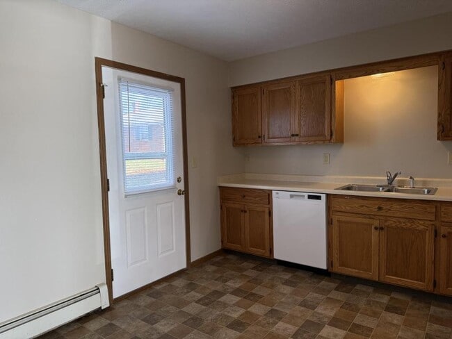 Building Photo - 2034 Portage Rd