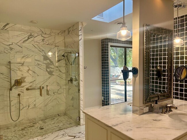 Building Photo - 7 Newcomb Terrace